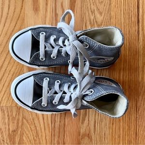 Converse Chuck Taylors Youth sz 11